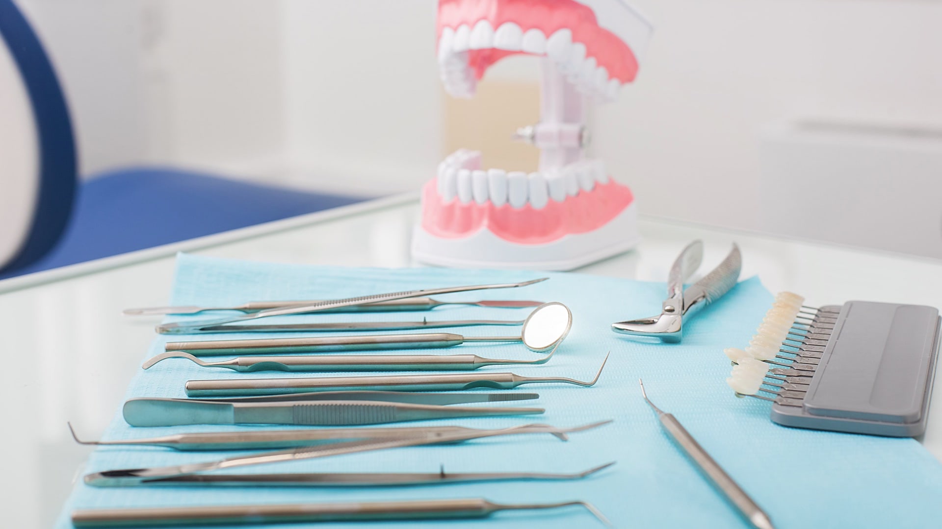 Zirkonyum mu E.max mi? Estetik Diş Restorasyonlarında Doğru Seçim - Görsel